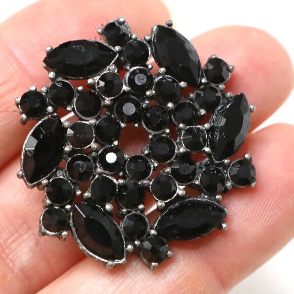 Vintage Black Faceted Gem Flower Brooch Jewels Retro Metal Floral Pin Jewelry - Picture 3 of 6